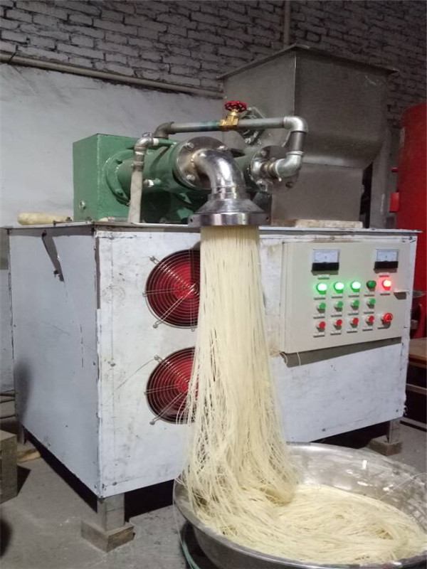 老式手工米線制作PK新式全自動米線機(jī)制作
